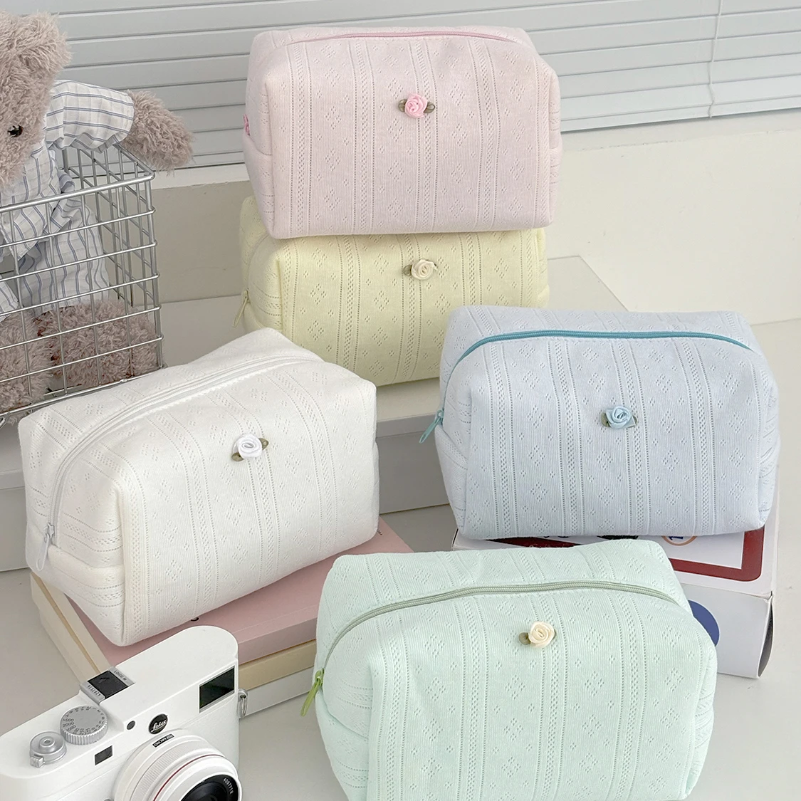 Fashion Flower Women Small Makeup Bag Travel Organizer Pillow Cosmetic Handbag Pouch Gilrs Simple Square Zipper Clutch Bags