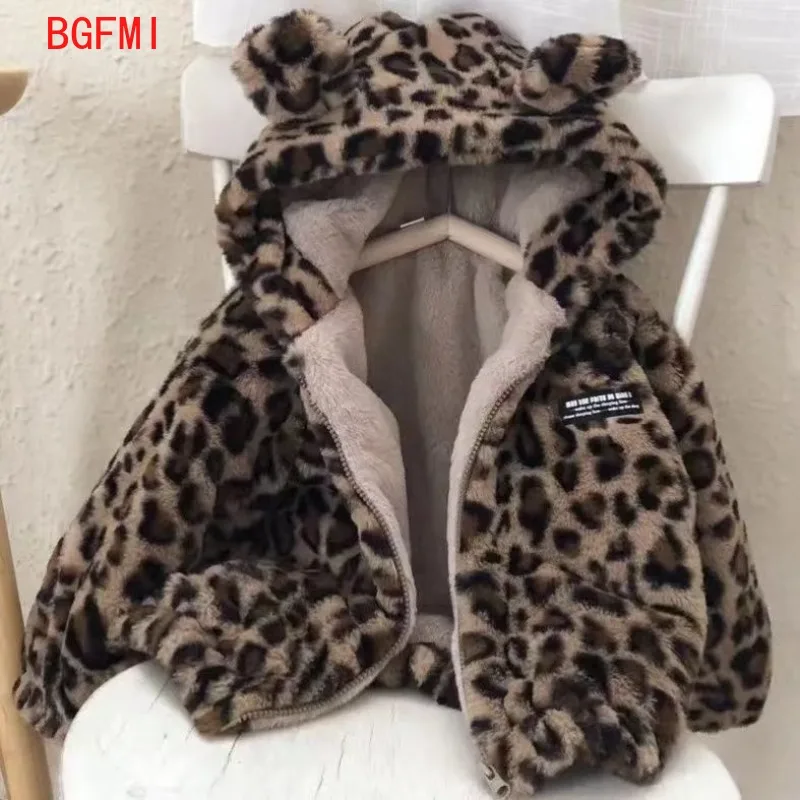 

Корейское детское пальто, зимняя новая модная плюшевая толстая куртка с леопардовым принтом на молнии, 2025 год, плюшевый топ с капюшоном и ушками для мальчиков и девочек