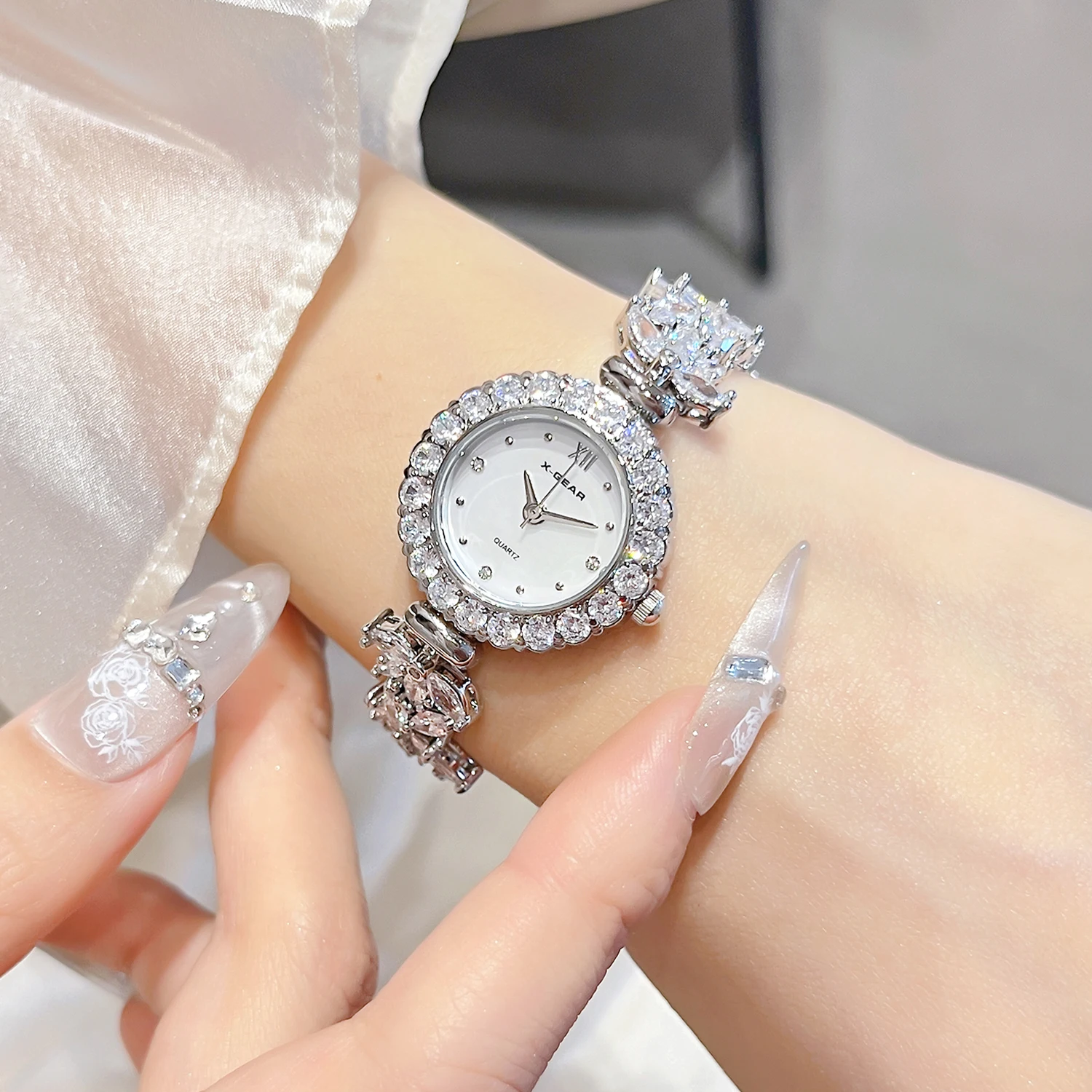 

X-GEAR Часы-браслет с цветком глицинии и бриллиантами | Динамический и элегантный для девочек