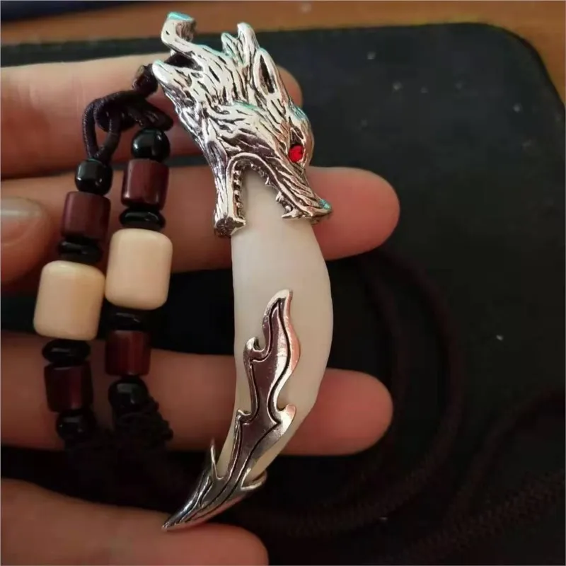 Carving Pendant High-end Russian Inlaid Wolf Teeth Pendant Fashion Brave Couple Retro Necklace