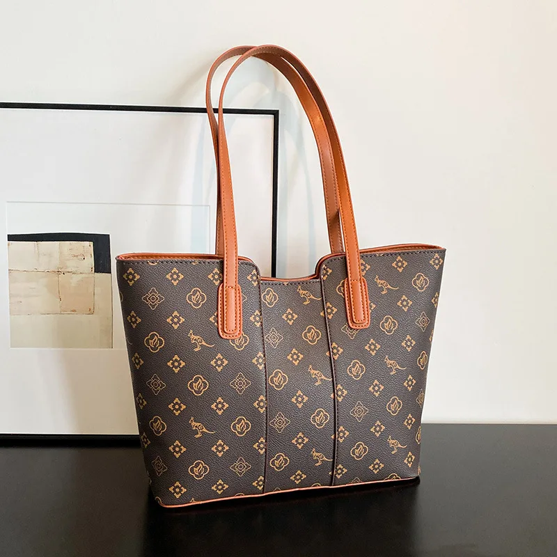 

New High-end Tote Bag for Women, Large-capacity Underarm Mother Bag, Trendy Niche Design, Commuting Versatile