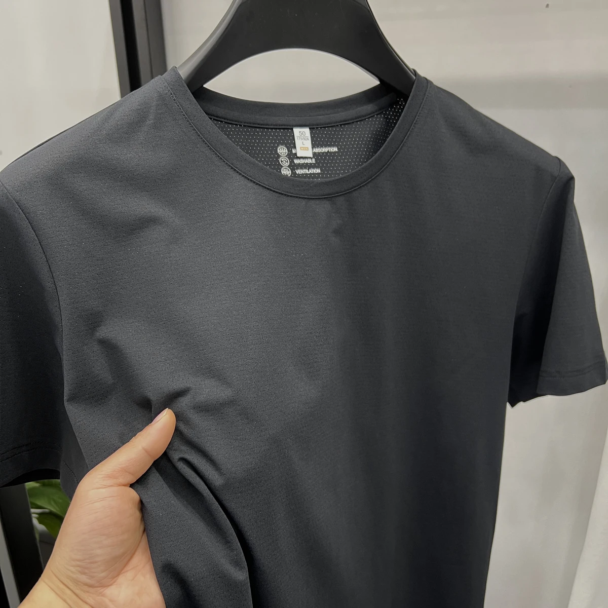 

2024 Men's round neck short sleeved T-shirt summer thin ice silk quick drying high-end mesh breathable solid color casual top