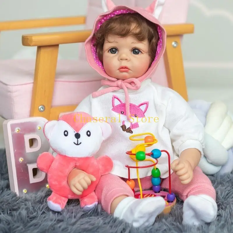 

E7CE 55 см Комфорт для куклы с вьющимися волосами. Подвижные руки и ноги, которые выглядят как настоящая вечеринка.