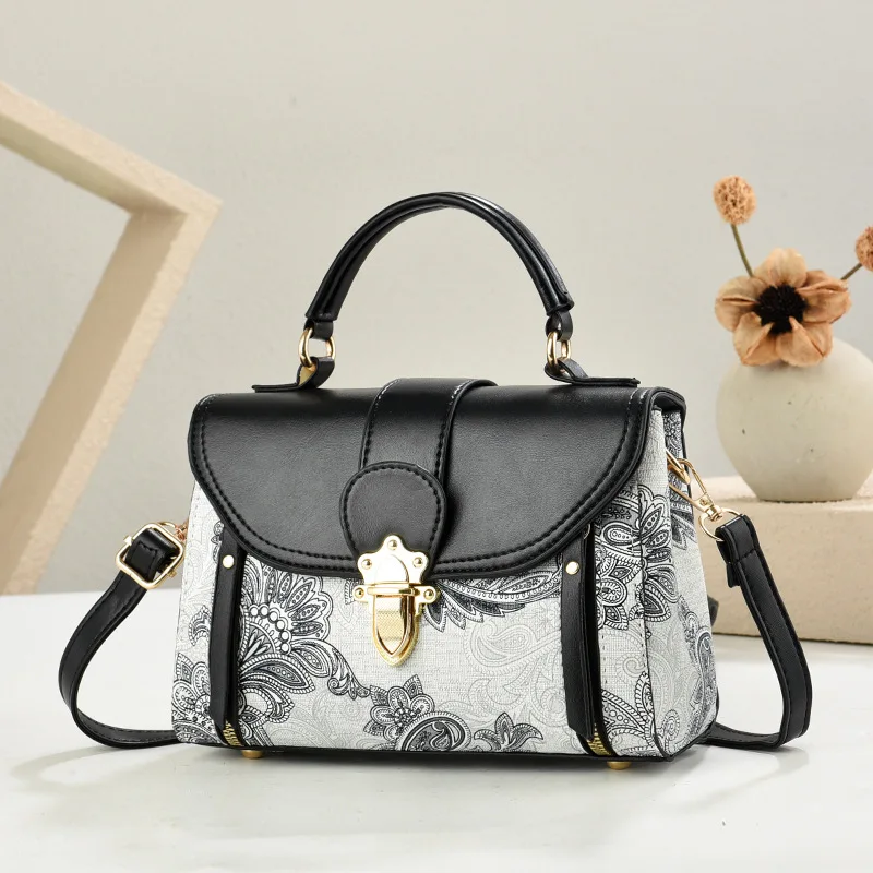 2025 Nouveau sac à main de style ethnique pour femme ; Sac pour femme de mode d'été ; Bandoulière à bandoulière simple bloquant les couleurs