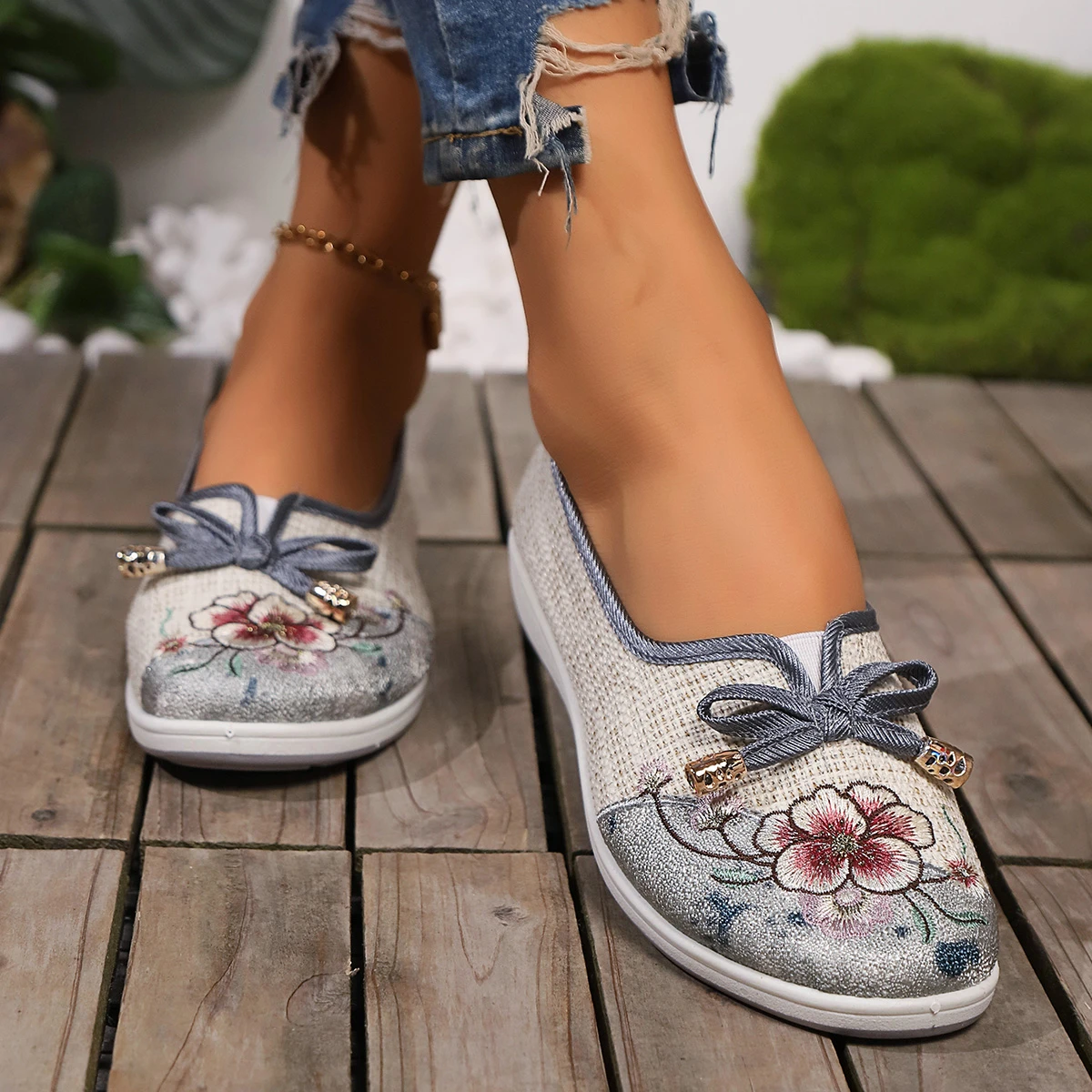 Summer cloth shoes, new style, net shoes, flat bottom, hollow, Hanfu shoes, casual, breathable, ancient style, embroidered shoes