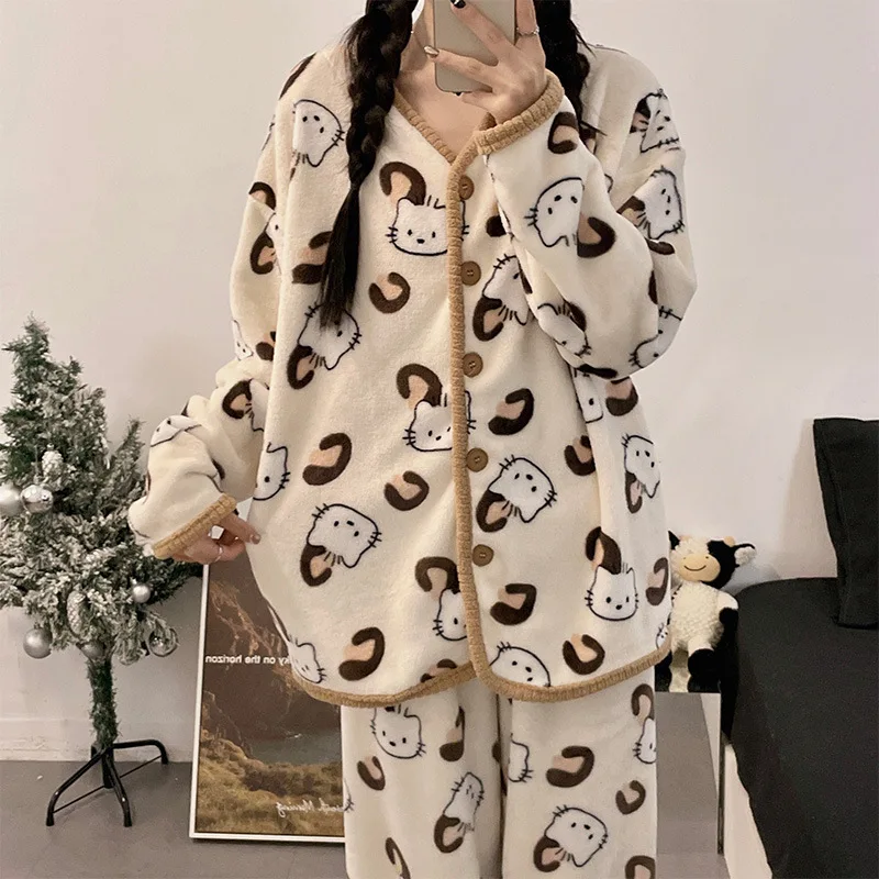 

Фланелевые пижамы с героями мультфильмов для женщин, осенне-зимние, с V-образным вырезом, теплые, удобные, милые, подходят для студентов, можно носить как верхнюю одежду, домашний костюм, комплект