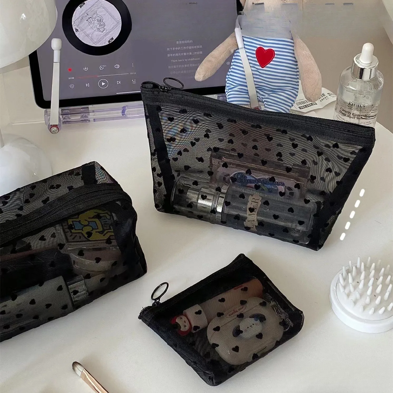YT Multifunctional Portable Large Capacity Breathable Spring/Summer Travel Bag, Storage Bag, Black Heart-Shaped Flocked Mesh Mak