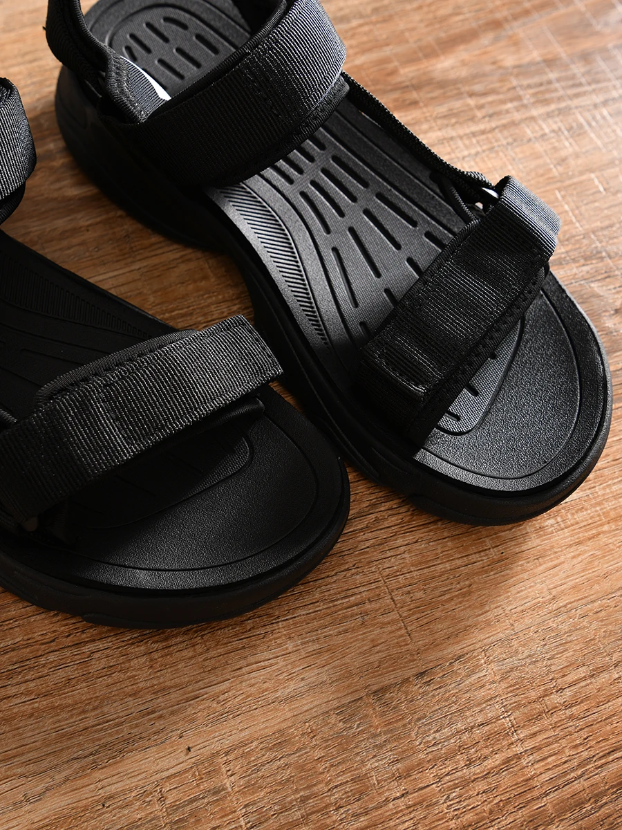 Lightweight Comfortable Men's Summer Outdoor Casual Beach Shoes Slippers Trendy Magic Tape Closure  Color Flat Heel