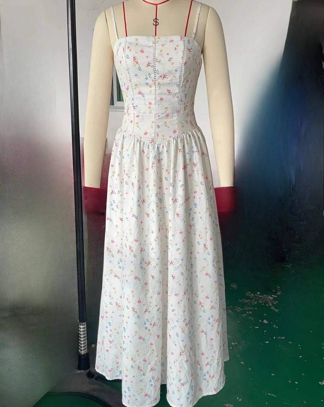 ฝรั่งเศสนางฟ้าปาเก็ตตี้สายรัดบางลายดอกไม้พิมพ์ชุดฤดูร้อนยาว