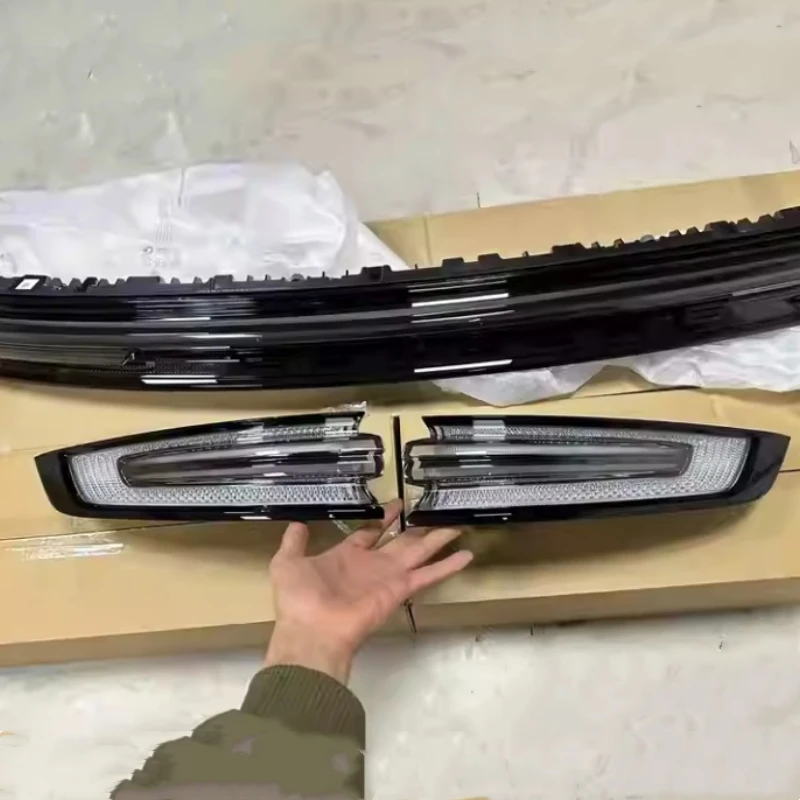 Car Rear Lamp Through Taillight for Porsche Cayenne 18-24 Modified Smoked Tail Light Brake Lamp Turn Signal