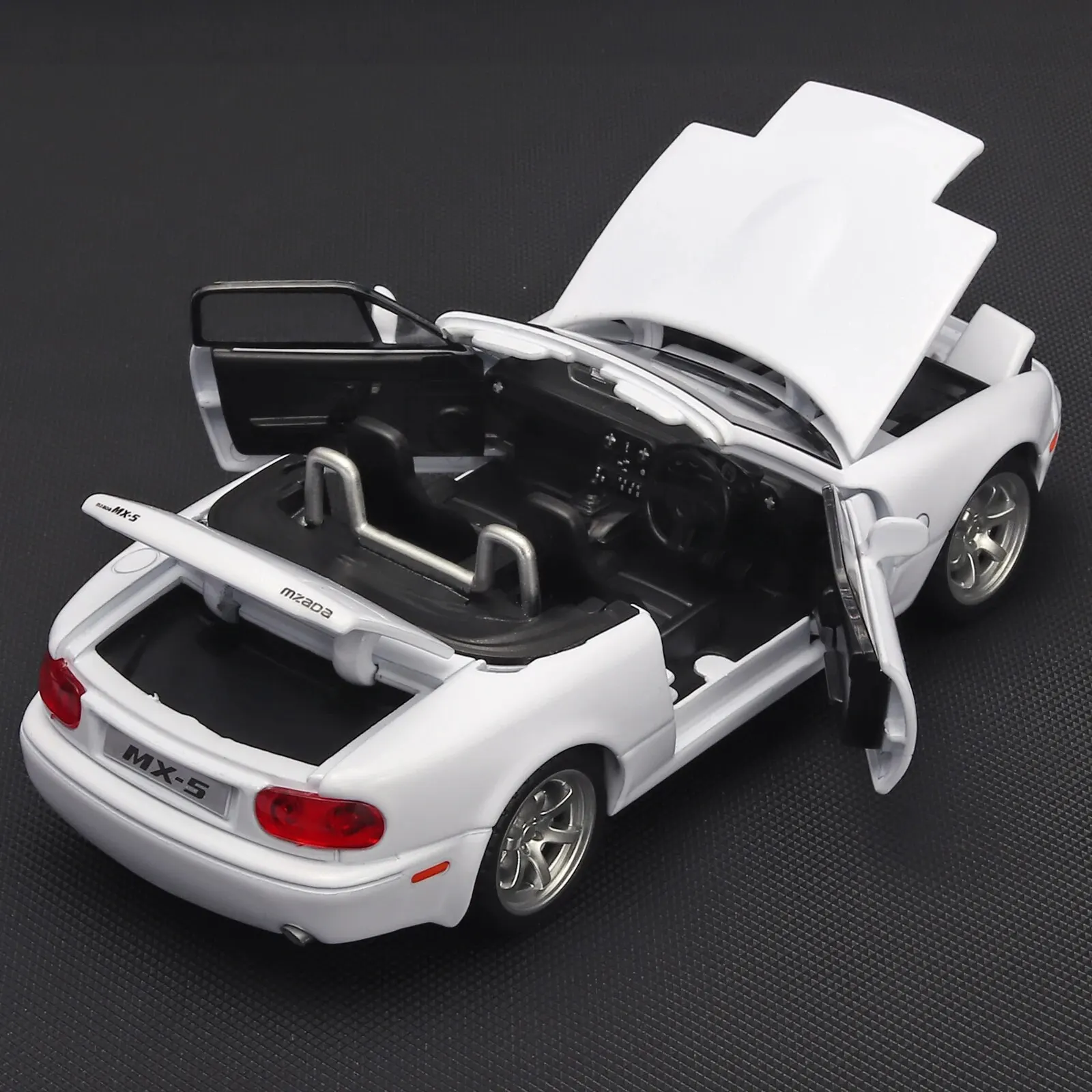 1:32 Mazda MX-5 Alloy Model Car - Multi-Purpose Gift Item, Decorative Home Accessory, and Fun Children\'s Toy