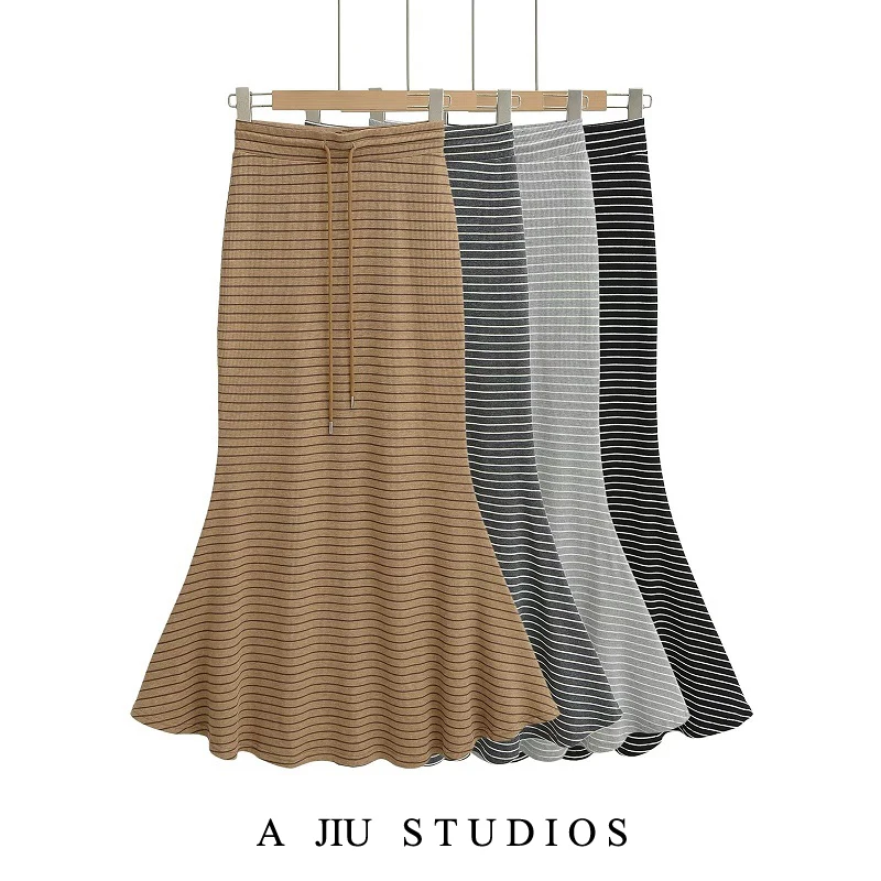 

Корейская модная юбка-миди с эластичным поясом, подчеркивающая талию и ягодицы, с полосками, выше колена