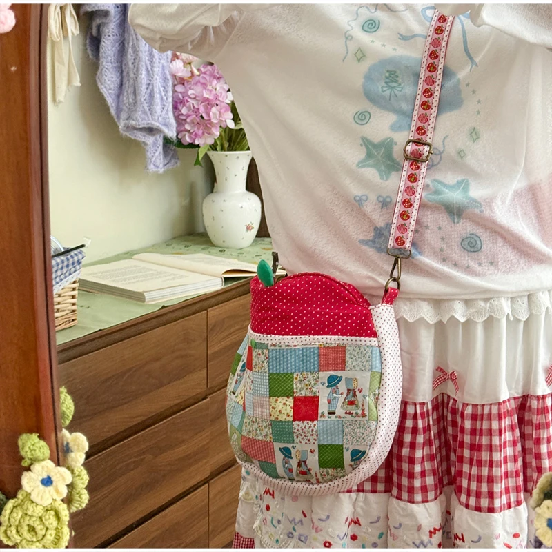 Patchwork-Stoff-Umhängetasche, Apfelförmige Handtasche mit Blumen- und Punktmuster für Damen, Mädchen, Studenten, Cottagecore, süße Handtasche – Detail 24