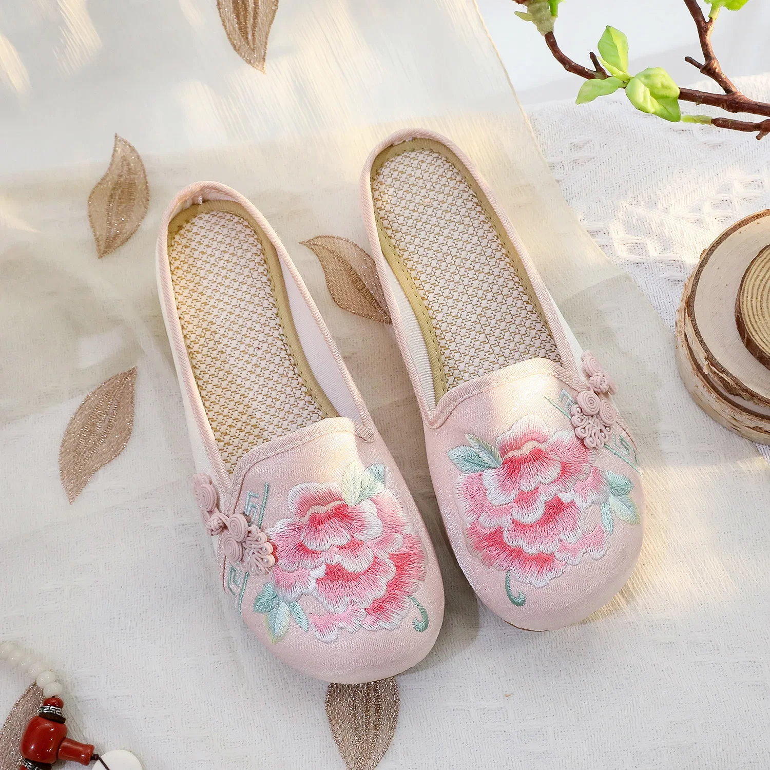 Pantoufles brodées maison plat Style National chaussures en tissu pantoufles en coton chaussures en tissu Hanfu chaussures brodées Flattie