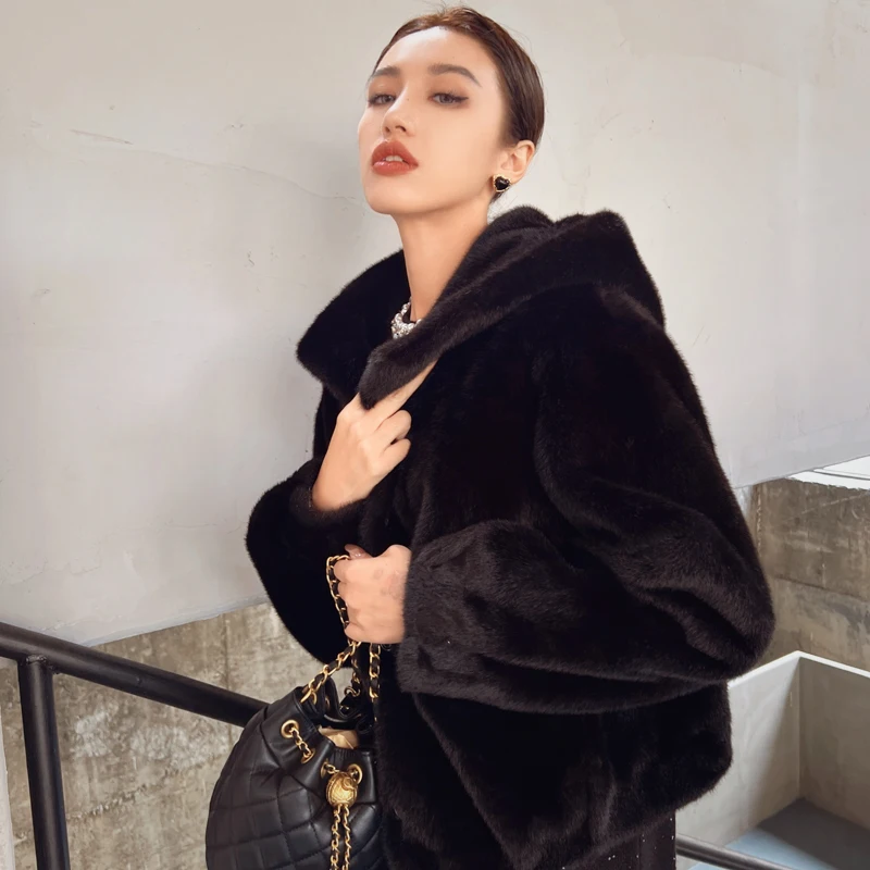 

2025 Winter New Black Faux Mink Faux Fur Short Coat Women Warm Fluffy Loose Fit Fashion Versatile Top DM2DSO009