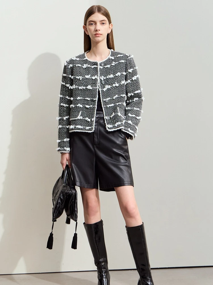 

AMII женское шерстяное пальто 2025, зимняя новая элегантная шерстяная куртка с круглым вырезом, женский свободный топ с металлической пряжкой и длинными рукавами 12443148