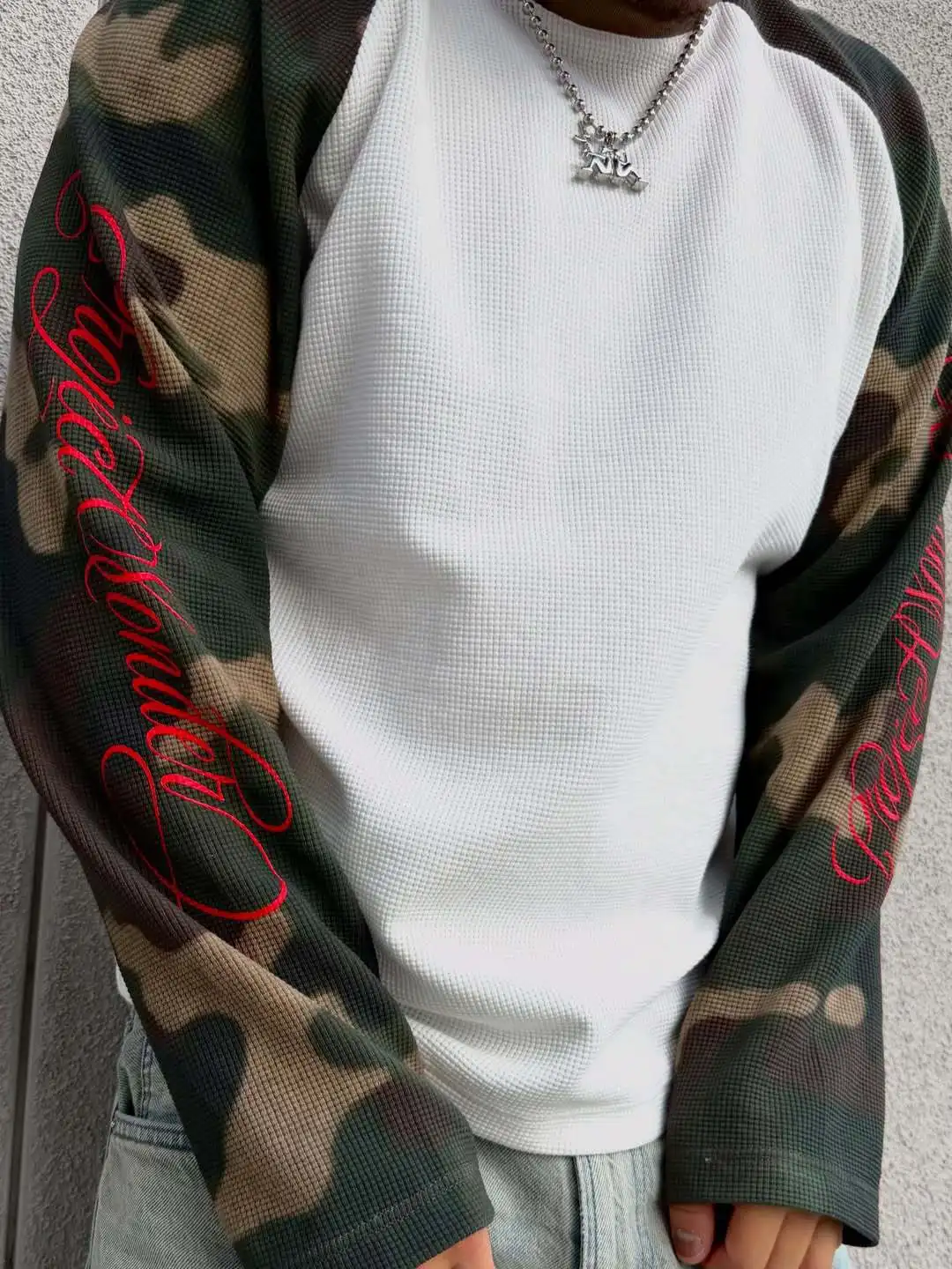 Amerikanisches Camouflage-T-Shirt mit Farbblock-Ärmeln, Vintage High-Street-Design, Nischenmode, Langarm-Oberteil für Herren – Detail 4