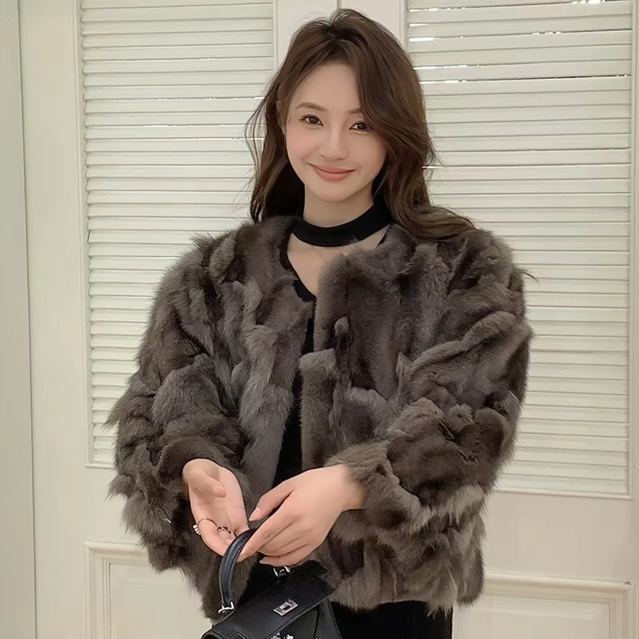 معطف فرو الثعلب الحقيقي للنساء للخريف والشتاء سترة قصيرة فاخرة سميكة دافئة جديدة برقبة دائرية مغطاة بأزرار ملابس خارجية نسائية دافئة أنيقة