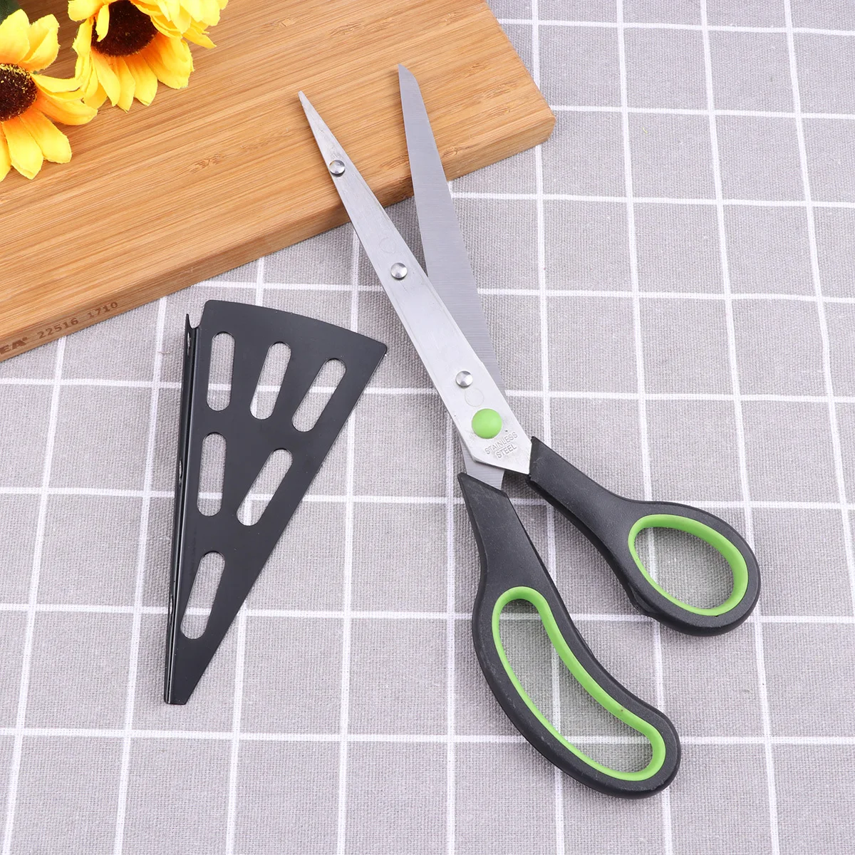 

Stainless Steel Pizza Scissor Detachable Triangle Blade for Easy Cutting Stringy Cheese Home Kitchen Use Green