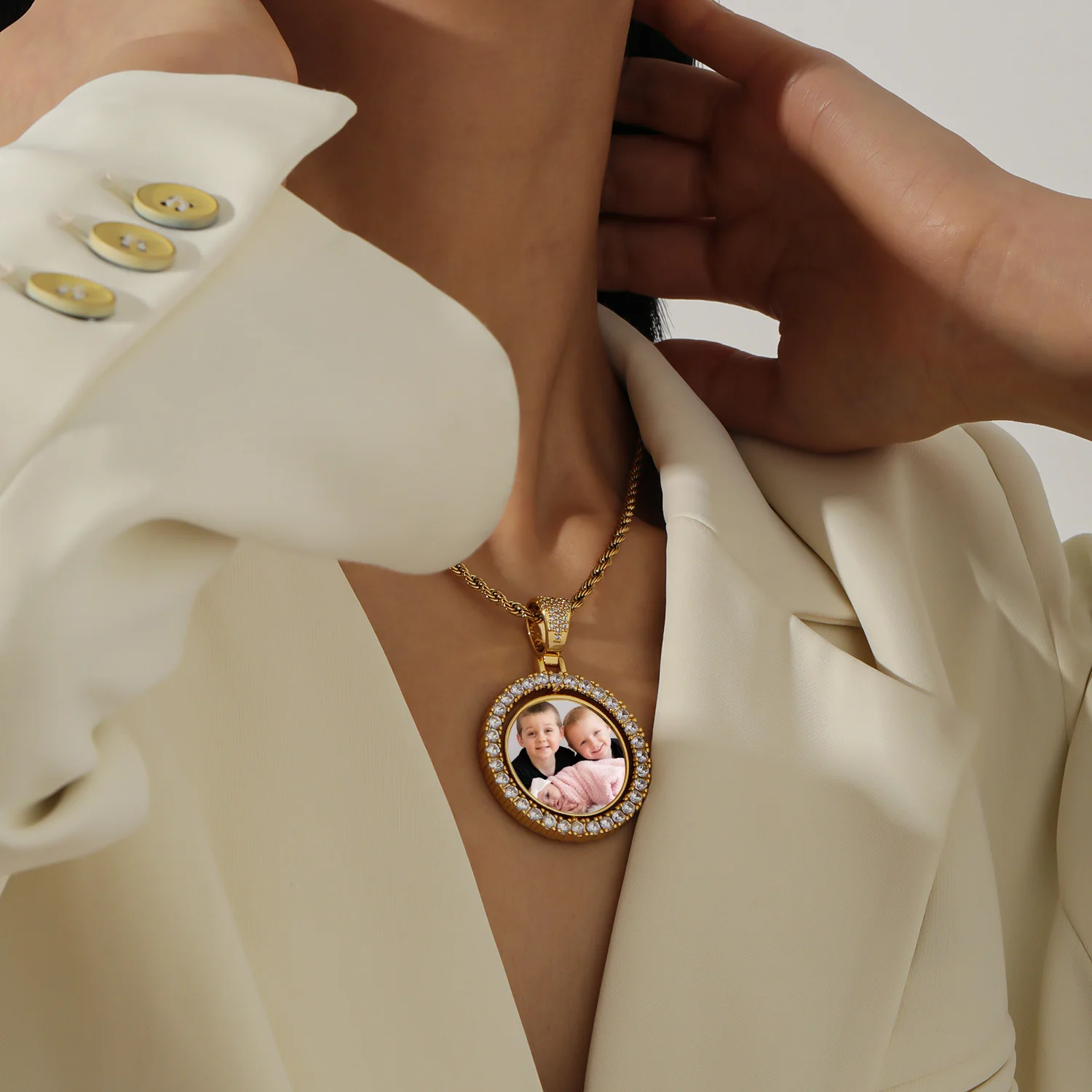 Personalized Two Photos Necklace Customized Portrait Picture Rotatable Round Pendant Twist Chain Hip Hop Jewelry for Women Men