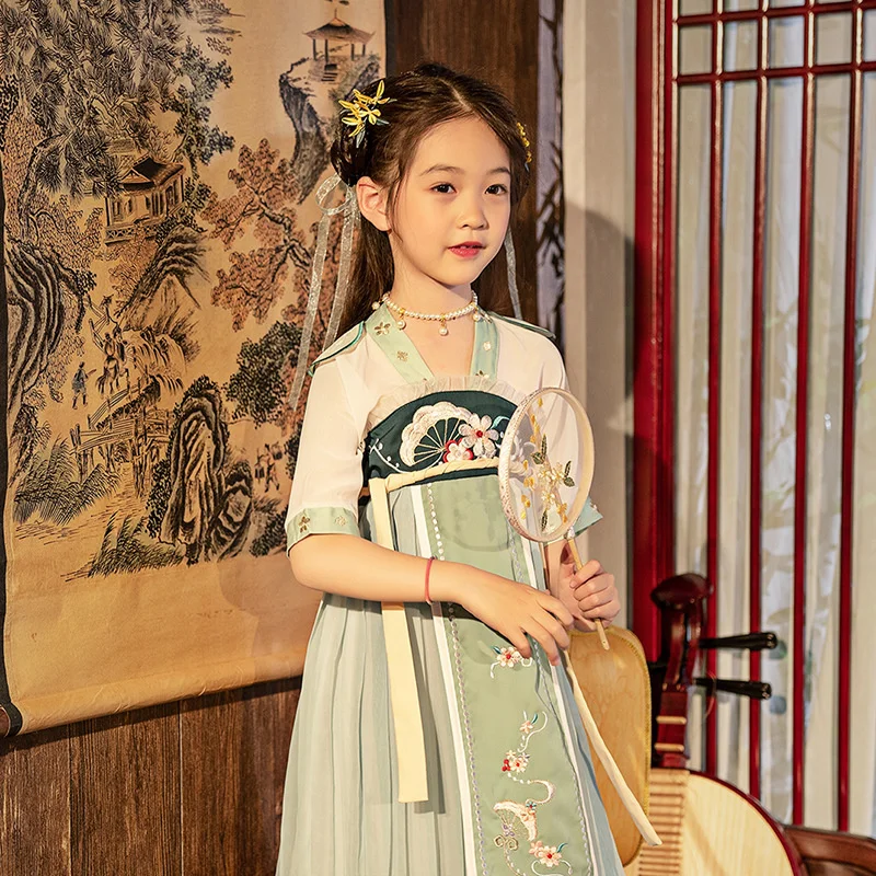 

New Hanfu girl's Green Embroidered national long sleeve Princess Dress