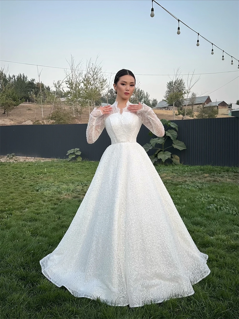 فستان زفاف أورجانزا أبيض رشيق مخصص أنيق برقبة دائرية وأكمام طويلة زي العرائس مثير على شكل حرف a ذيل محكمة رداء de mariée