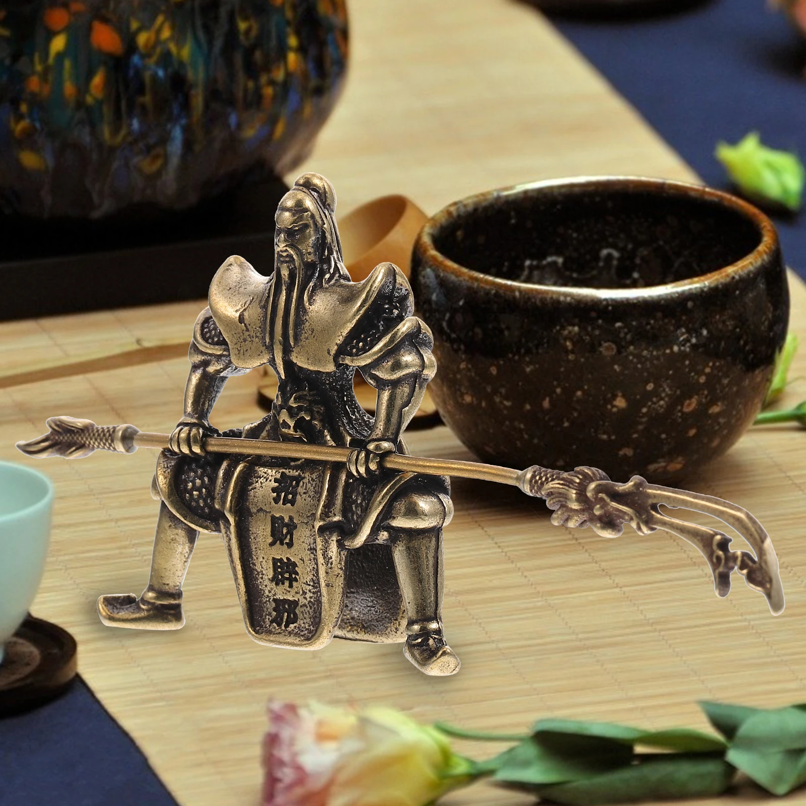 

Pure Copper Tea Pet Guan Figurine Retro Color Desktop Adornment Chinese Style Home Decoration Table nament Gift Idea