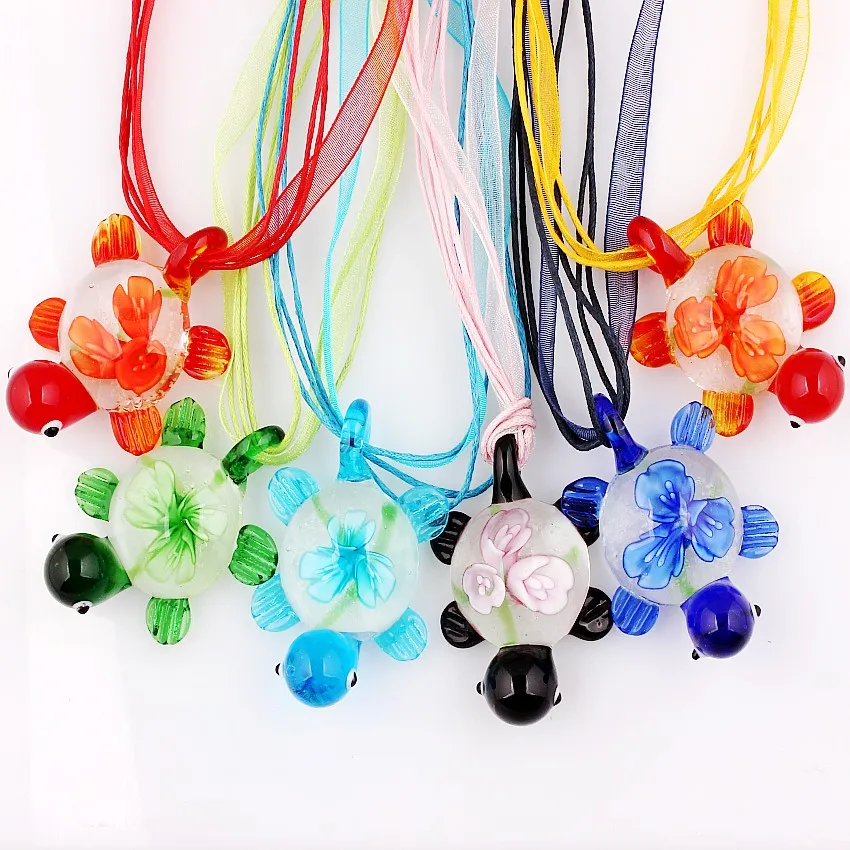 Moda hurtowa 6 sztuk ręcznie robione Murano Lampwork szkło mieszane kolory Noctilucent Turtle Inside wisiorki Charms naszyjniki Hot