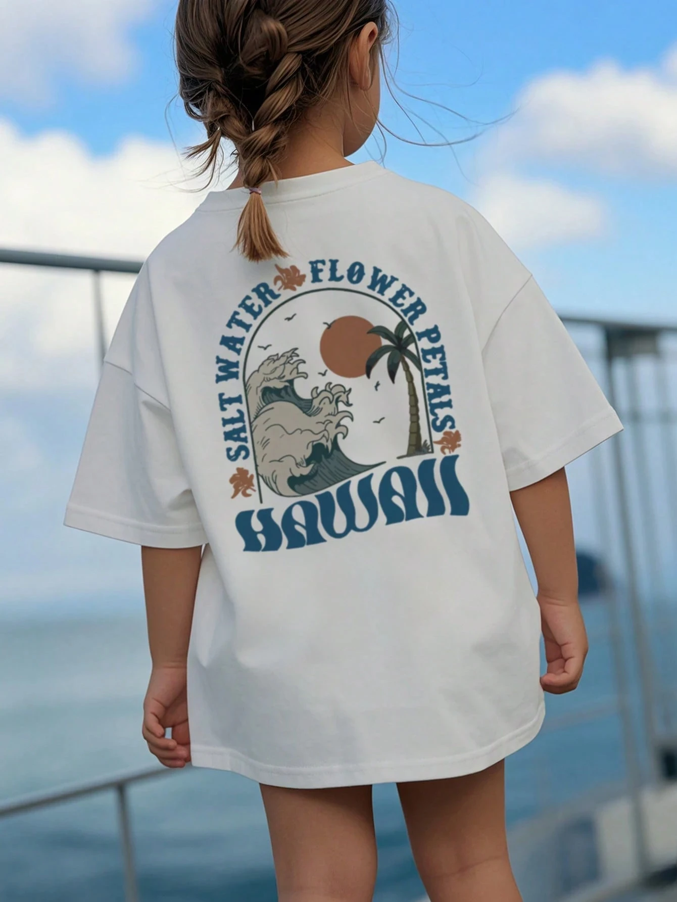 

Short-sleeved T-shirt with sea waves and coconut palm letters print Casual and simple style Suitable for children to daily wear