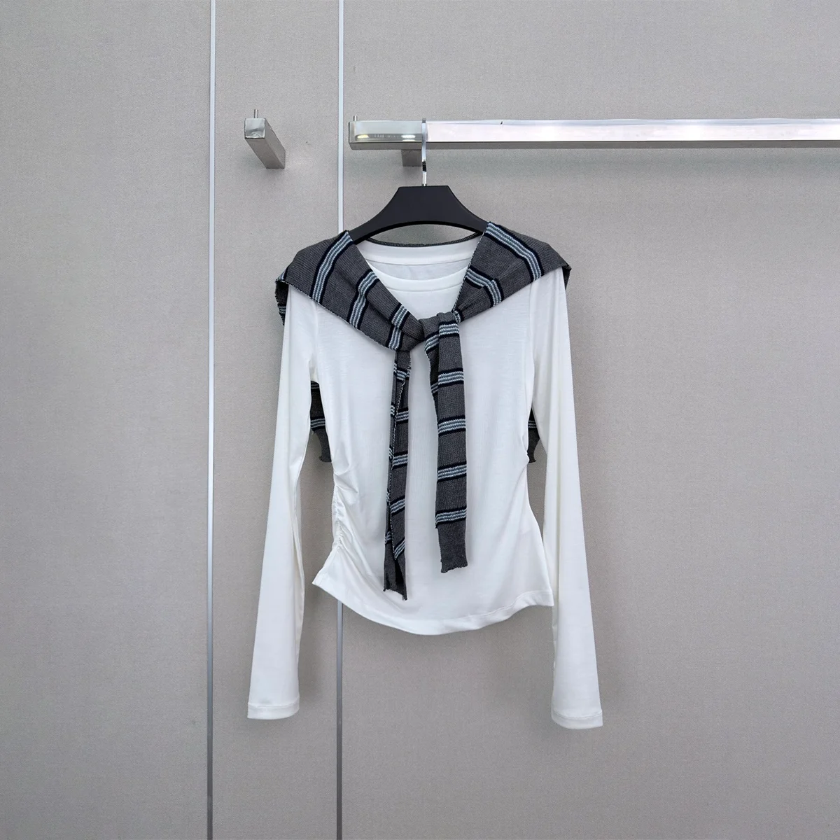 2026 high-quality women's striped knitted shawl side drawstring long sleeved base two-piece set--202609013