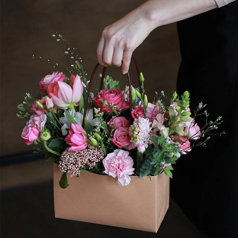 Portable Flower Boxes Waterproof Kraft Paper Bouquet Box with Handles Wedding Rose Party Gift Box Wedding Birthday Party Decors