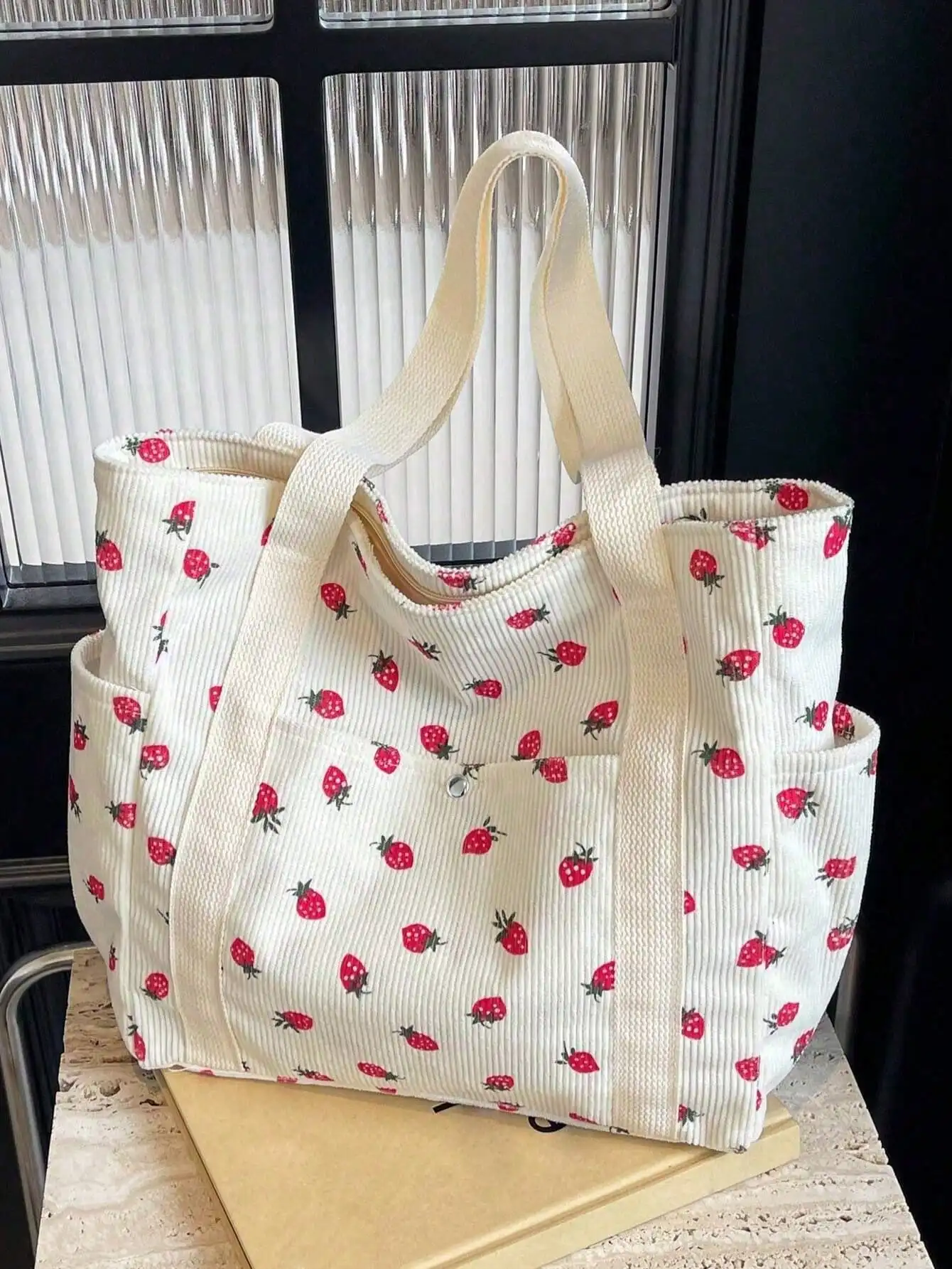 

Простая женская сумка через плечо с клубничным принтом, большая вместительная сумка для отдыха и путешествий на открытом воздухе, повседневная универсальная сумка с несколькими карманами