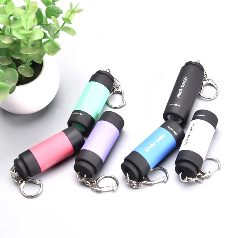 Mini Flashlight with Bright LED Lighting, Suitable for Girls and Children, USB Rechargeable, Plastic, Keychain Light