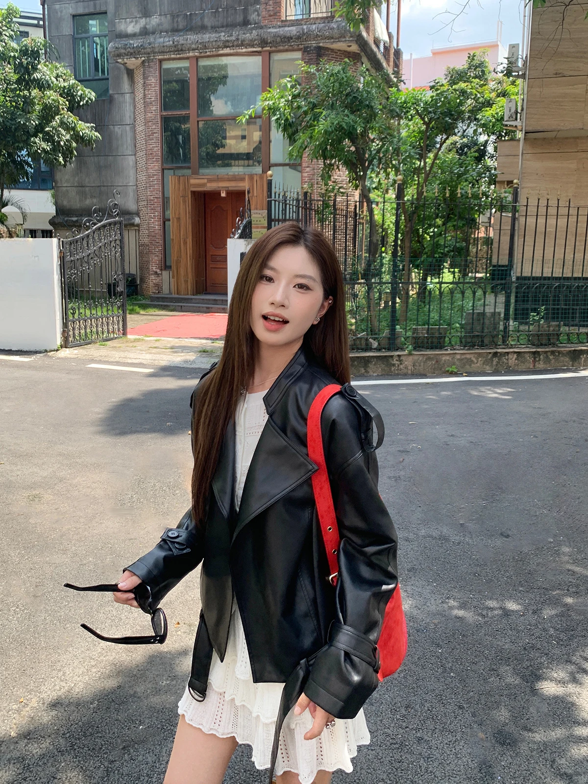 

Joeyoo Women's Bla Leather Jaet ort Sle Cool And Red American Retro Design Autumn 2025 New Arrival Faionable Coat