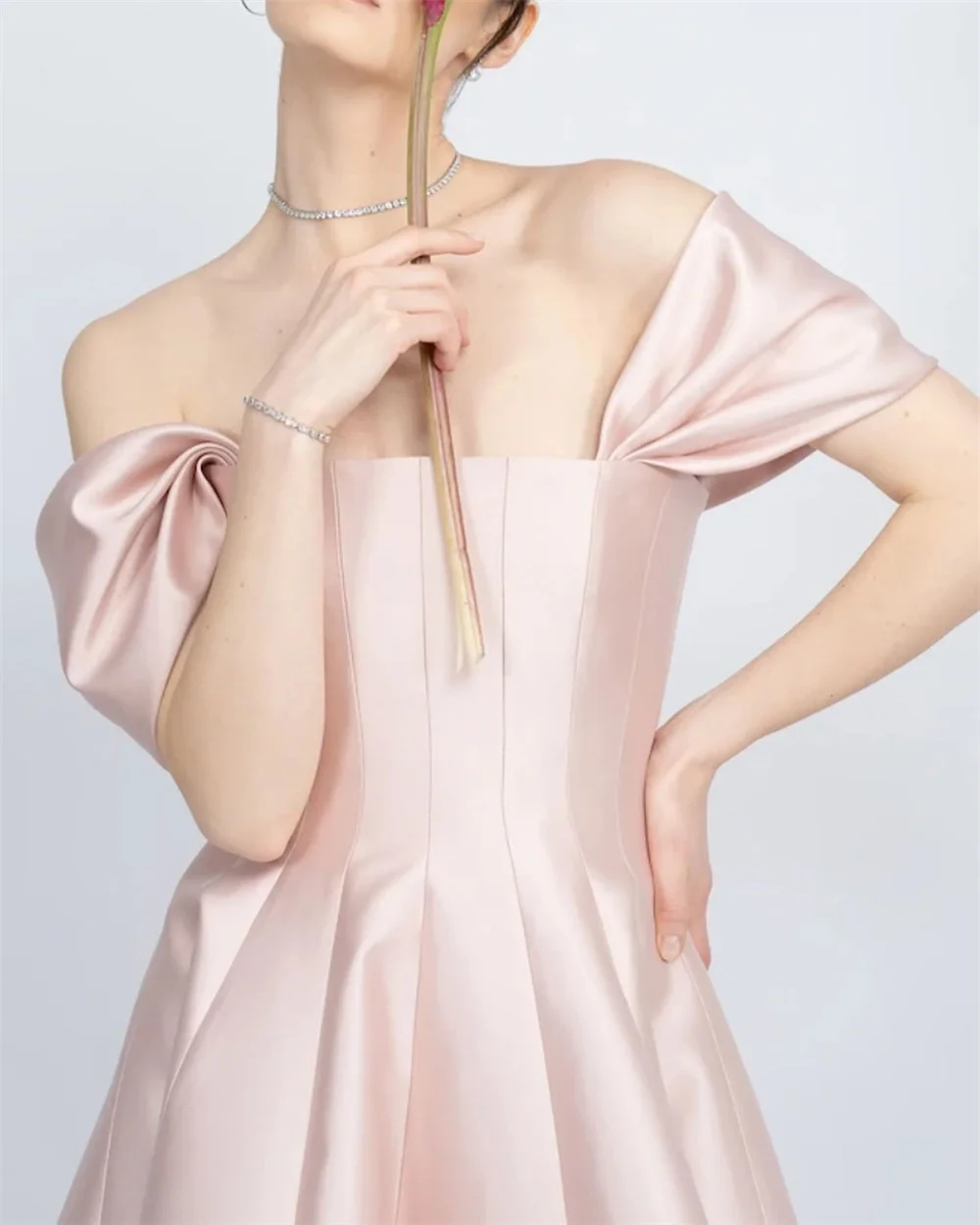 ที่กําหนดเองซาอุดีอาระเบียชุดราตรี Dearin Off-the-shoulder Ball ข้อเท้าความยาวกระโปรง Draped Bespoke โอกาสพรหม Forma