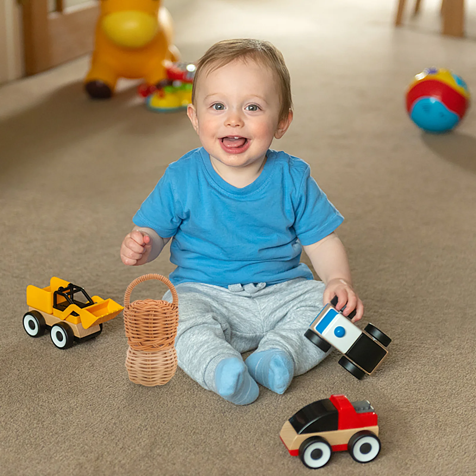 Милый колокольчик из ротанга