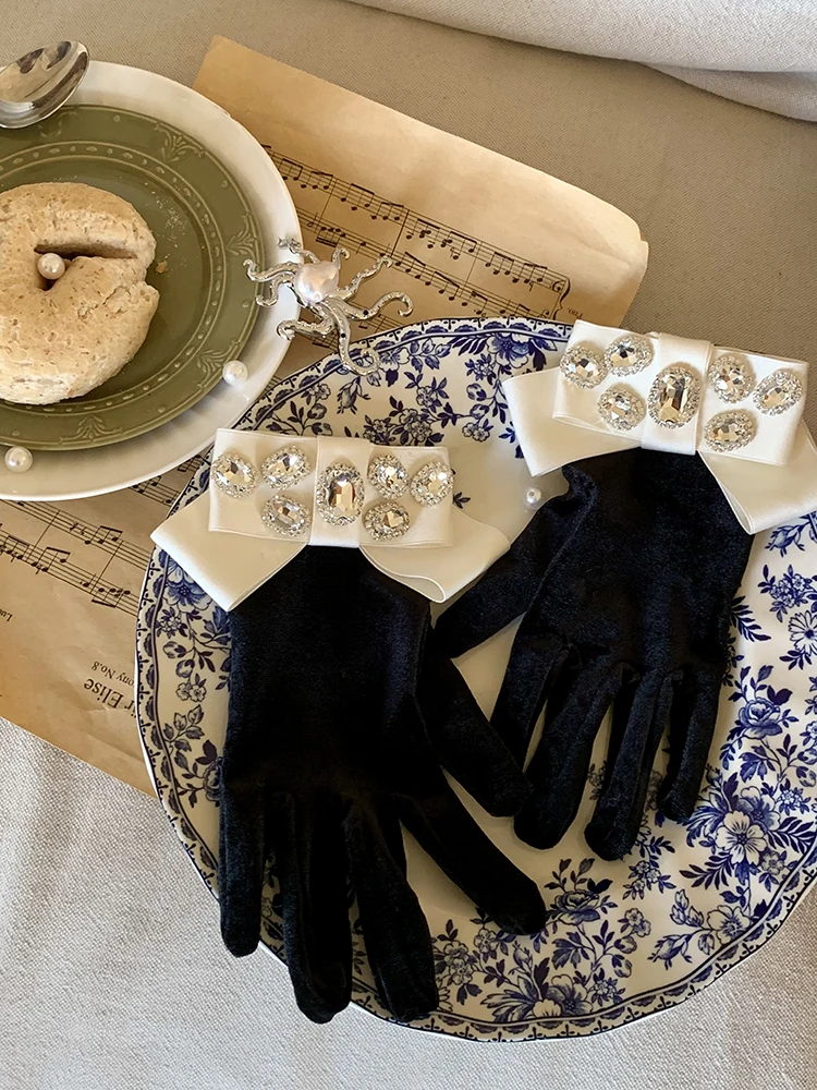 Guantes de terciopelo negro para mujer, adorno con textura de corte, cinta brillante con incrustaciones de gemas, decoración Universal para las cuatro estaciones, primavera y verano