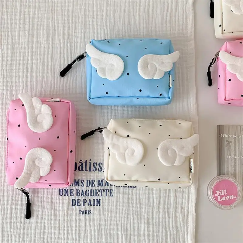 กระเป๋าเครื่องสำอางผู้หญิงลายปีกนางฟ้าหวานๆ กระเป๋าใส่เหรียญ กระเป๋าใส่หูฟัง ความจุเยอะ กระเป๋าเดินทางใส่ของชิ้นเล็กๆ ของขวัญสำหรับสาวๆ