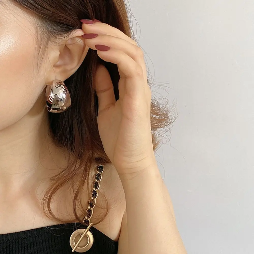 

Exaggerated Retro Fashion Jewelry Women Alloy Big Wide Earrings Female Jewelry C-shape Earrings Korean Style Hoop Earrings