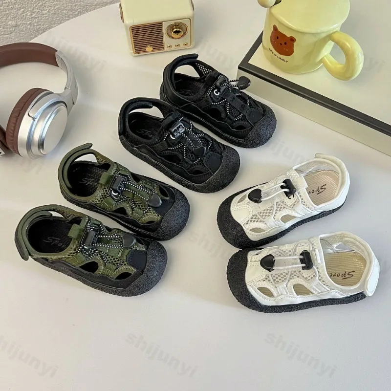 

Детская обувь на мягкой подошве, дышащие сандалии на полой подошве, лето 2024, детская уличная пляжная крутая обувь, Нескользящие модные трендовые кроссовки