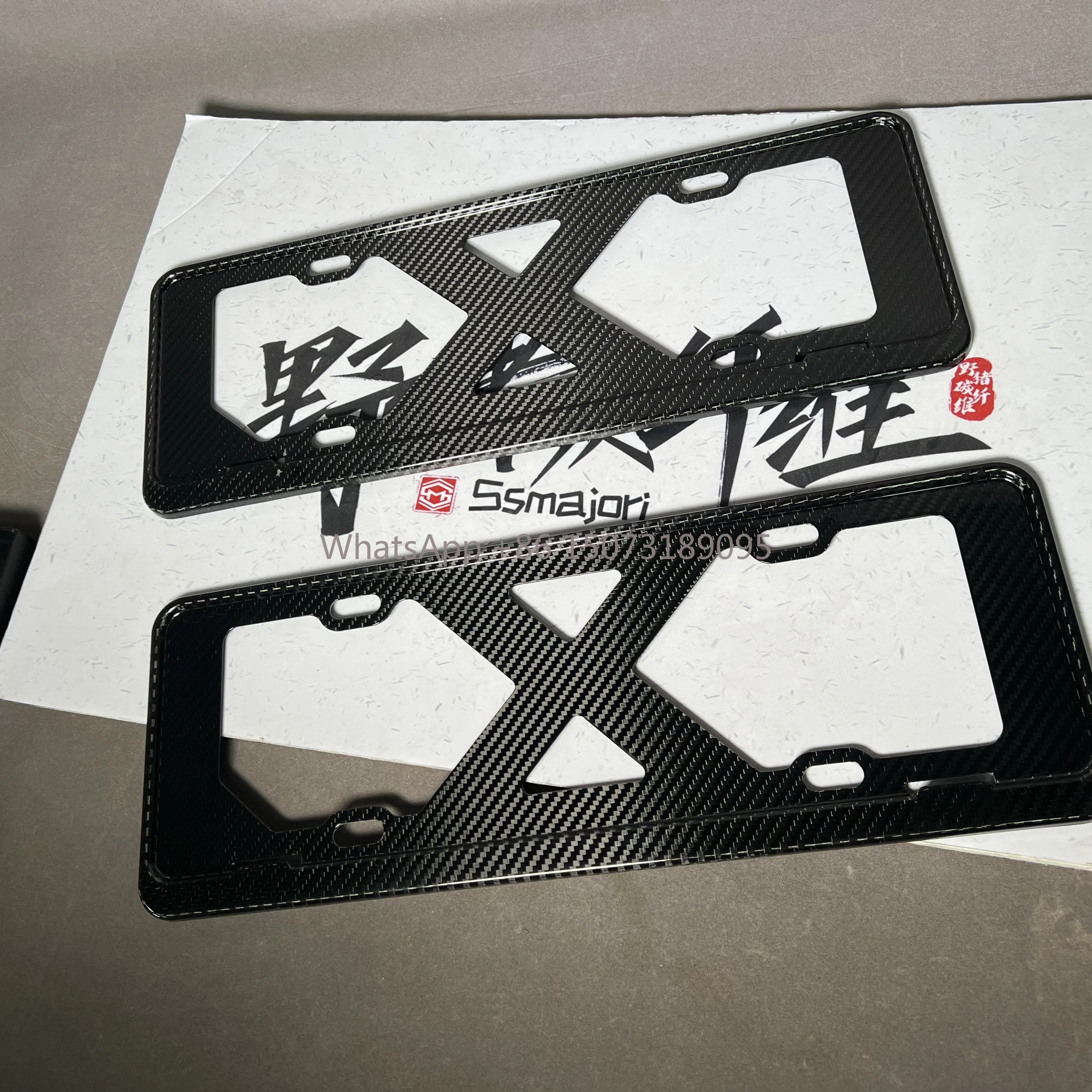 

Высококачественная рамка номерного знака из углеродного волокна, настройка OEM пластины из углеродного волокна