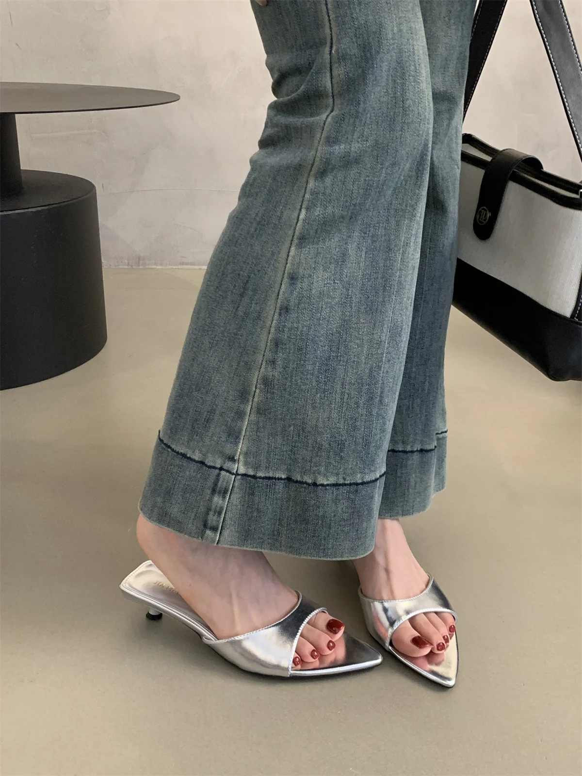 2024 New Brand Women Slipper Fashion Pointed Toe Slip On Ladies Elegant Sandal Thin Low Heel Peep Toe Slides Shoes Pumps Dress