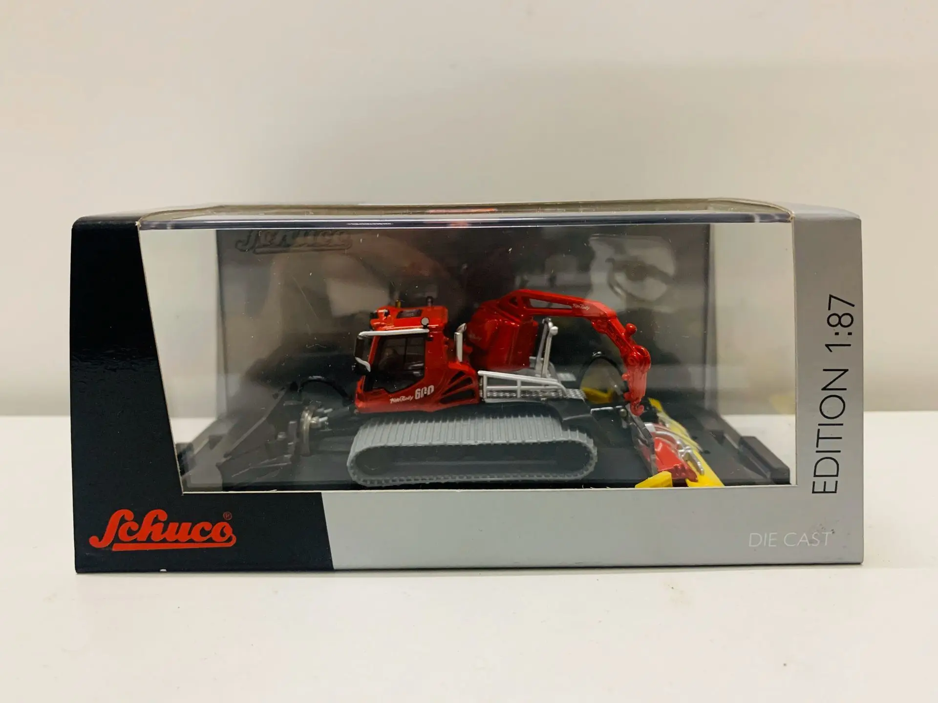 PistenBully 600 Snowplow Edition 1:87 Scale DieCast Model New in Original Box