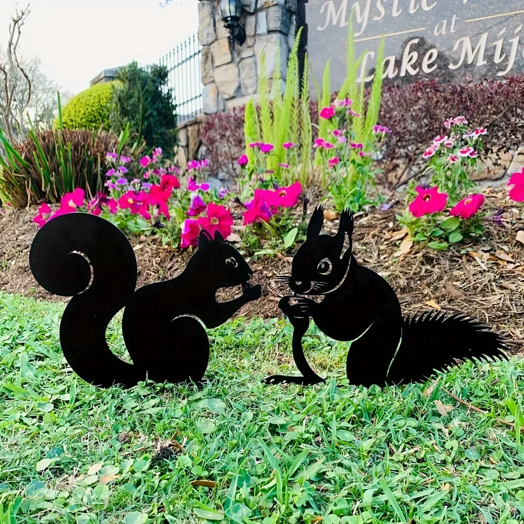 Rabbit/Squirrel Figurines Hollow Dust Proof Wrought Iron Realistic Rabbits Art Sculpture Home Decoration for Garden Party Décor