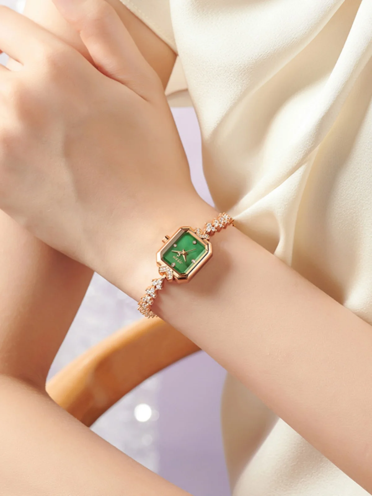 ساعة نسائية مربعة فاخرة جديدة بمينا من اللؤلؤ وسوار من الزركون؛ ساعة يد كوارتز للنساء ساعة نسائية عصرية. #4
