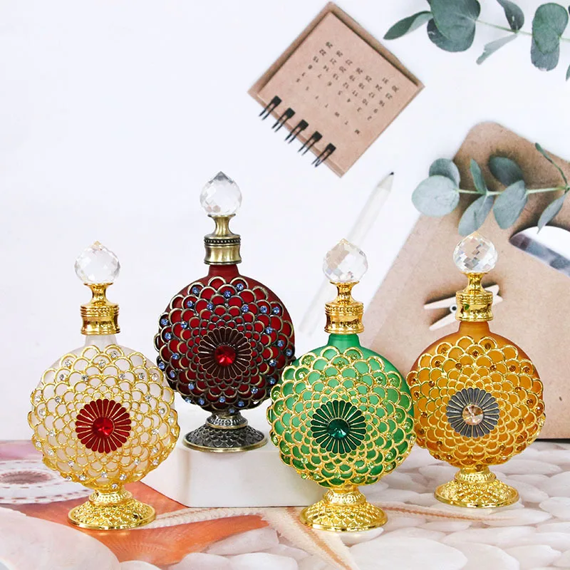 30pcs Factory Direct Sales 30ml Fashion Vintage Perfume Packaging Empty Bottles Diamond Decorative Essential Oil Dropper Bottles