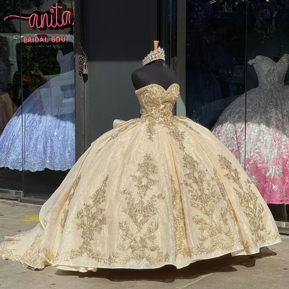 Najnowszy bez ramiączek kość słoniowa Gloden ładne aplikacje zroszony Sweetheart suknia balowa sukienki na quinceanera sznurowane plecy Vestido de Princesas