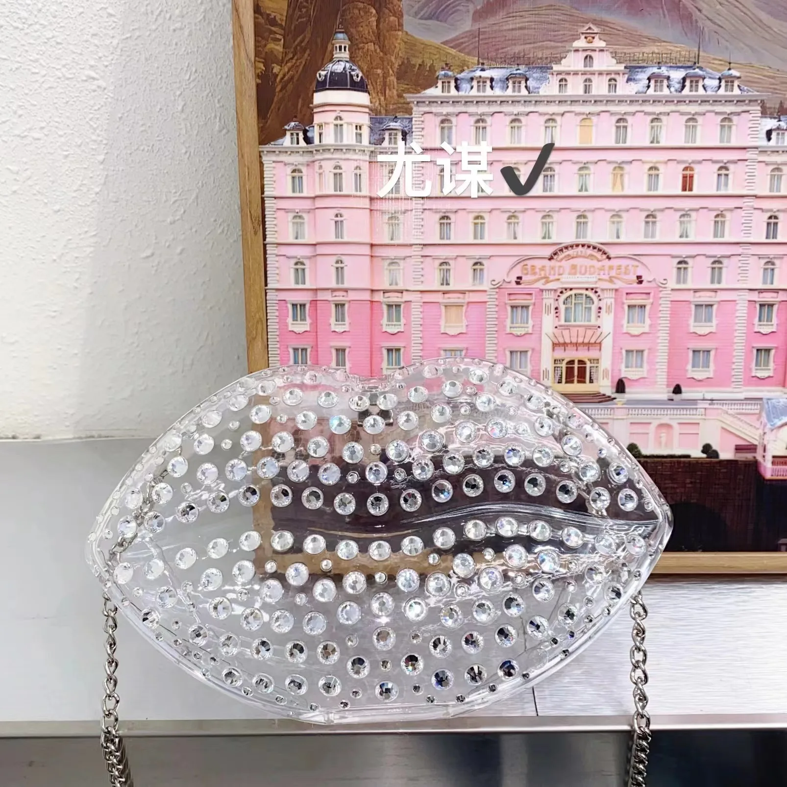 

2024 нишевый дизайн, милая и забавная прозрачная акриловая сумка для губной помады, модная и простая сумка-чехол