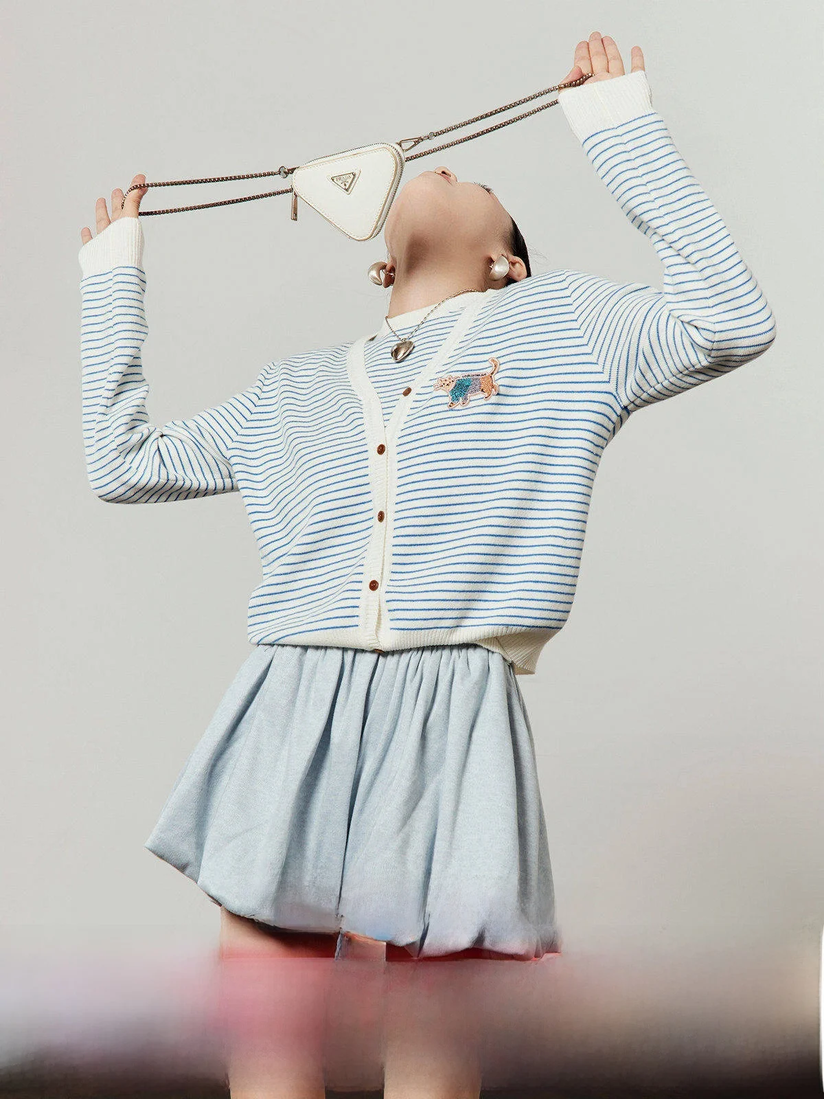 

Blue Knitted Sweater Women's Casual Stripe Sle Loose Fit Long Sve round Ne Single Button Closure Autumn New Arrival