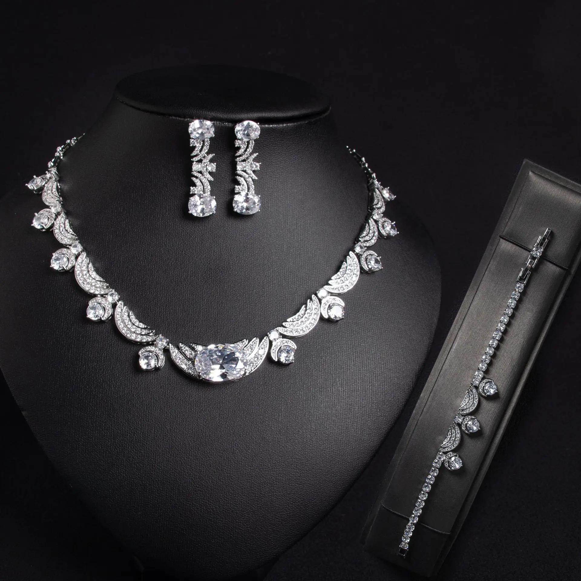 Diamond Necklace Earrings, Bracelets Fashion Accessories